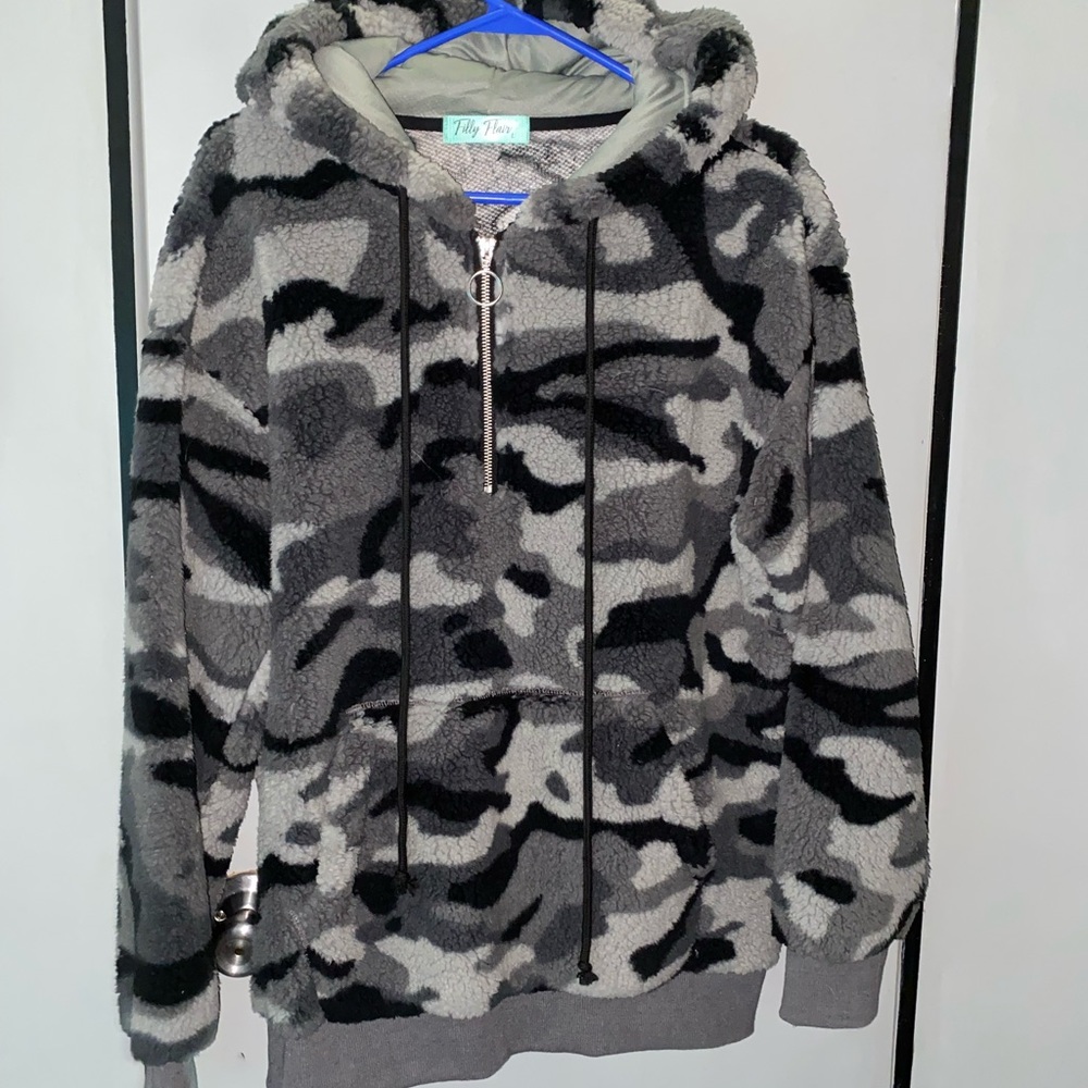 COPY - Filly flair camo pull over